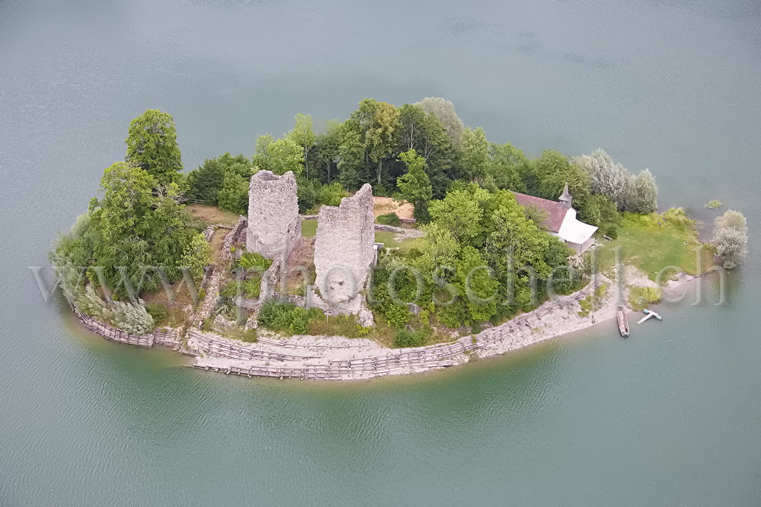 L\'île d\'Ogoz sur le Lac de la Gruyère