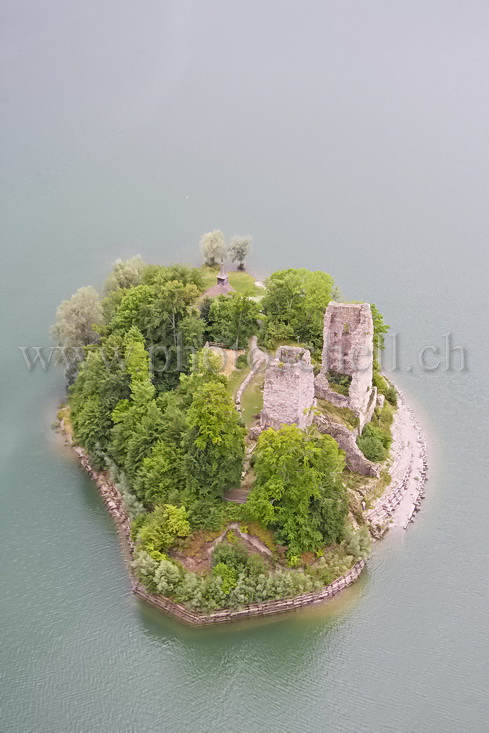 L\'île d\'Ogoz sur le Lac de la Gruyère