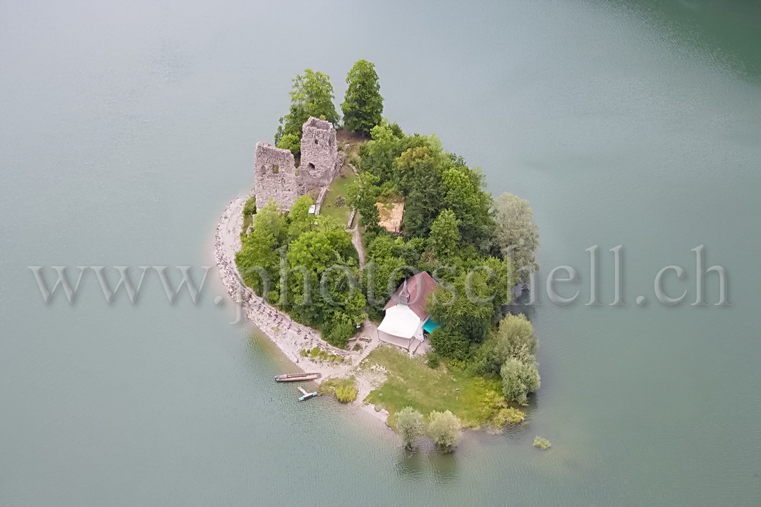 L\'île d\'Ogoz sur le Lac de la Gruyère