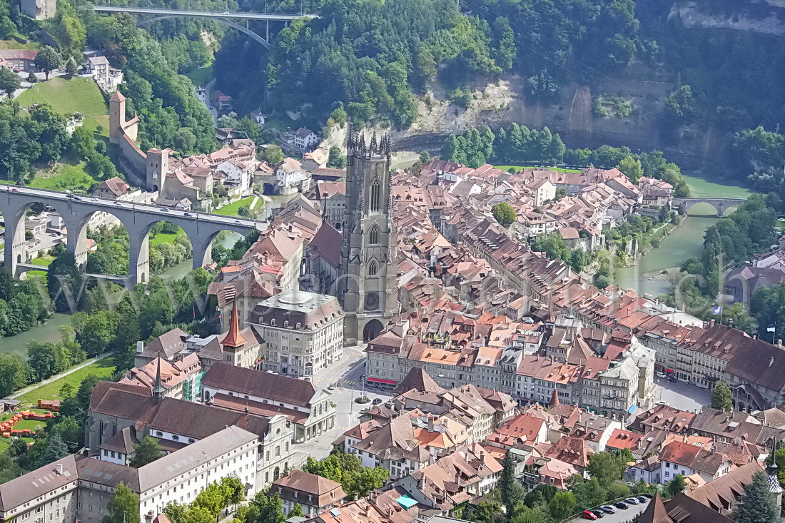La cathédrale et le pont des Zaerringen à Fribourg