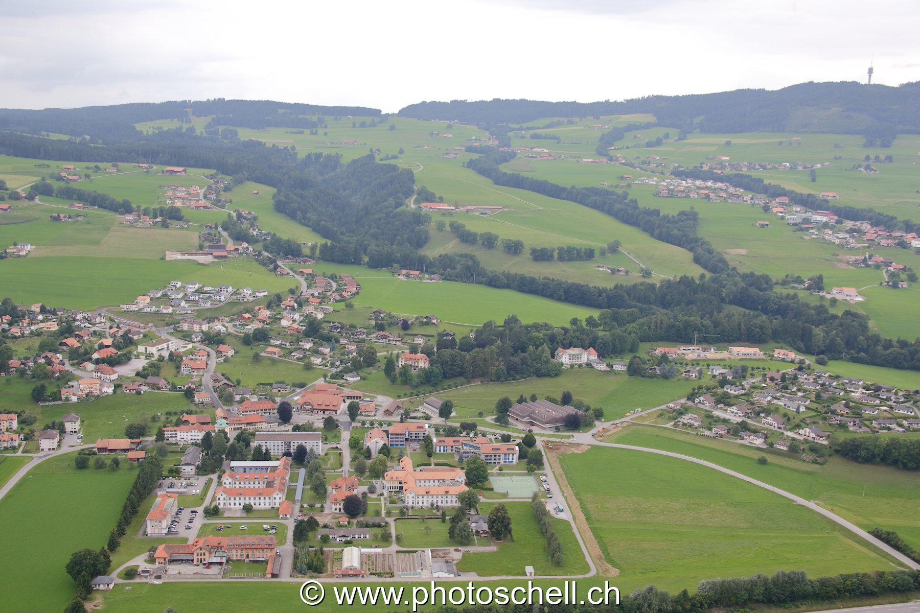 L'hôpital de Marsens et les monts