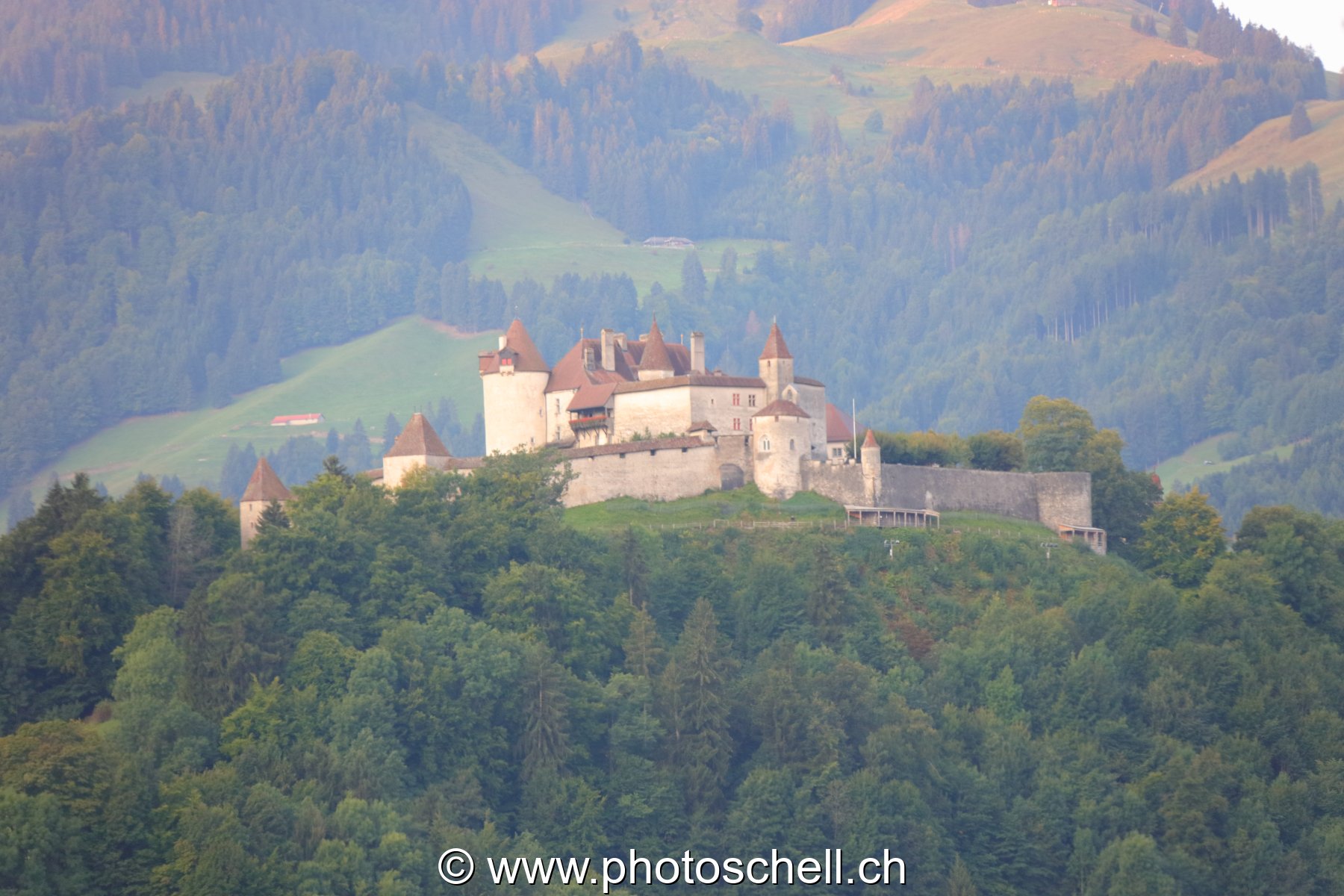 Le chateau de Gruyères vu du ciel