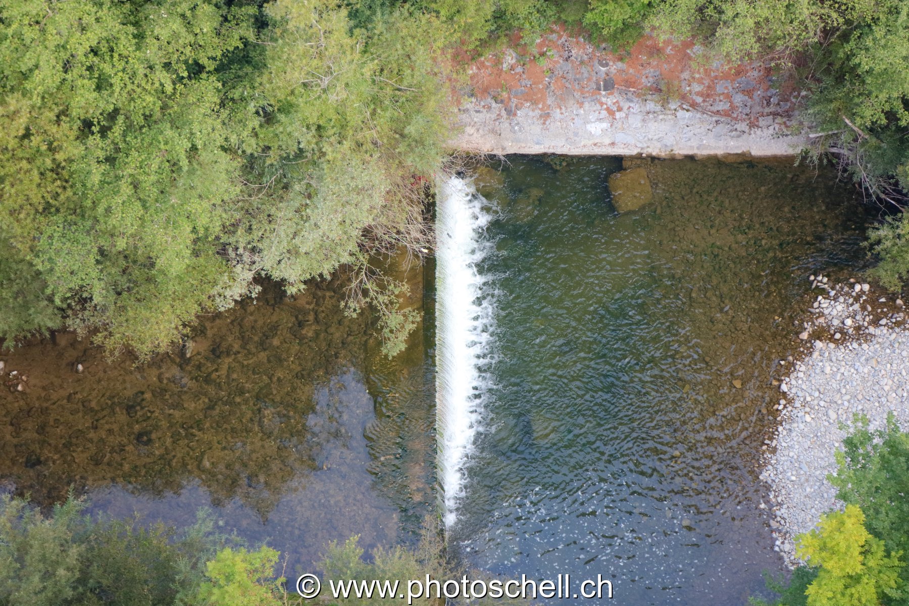 Rivière et cascade vus d'en haut