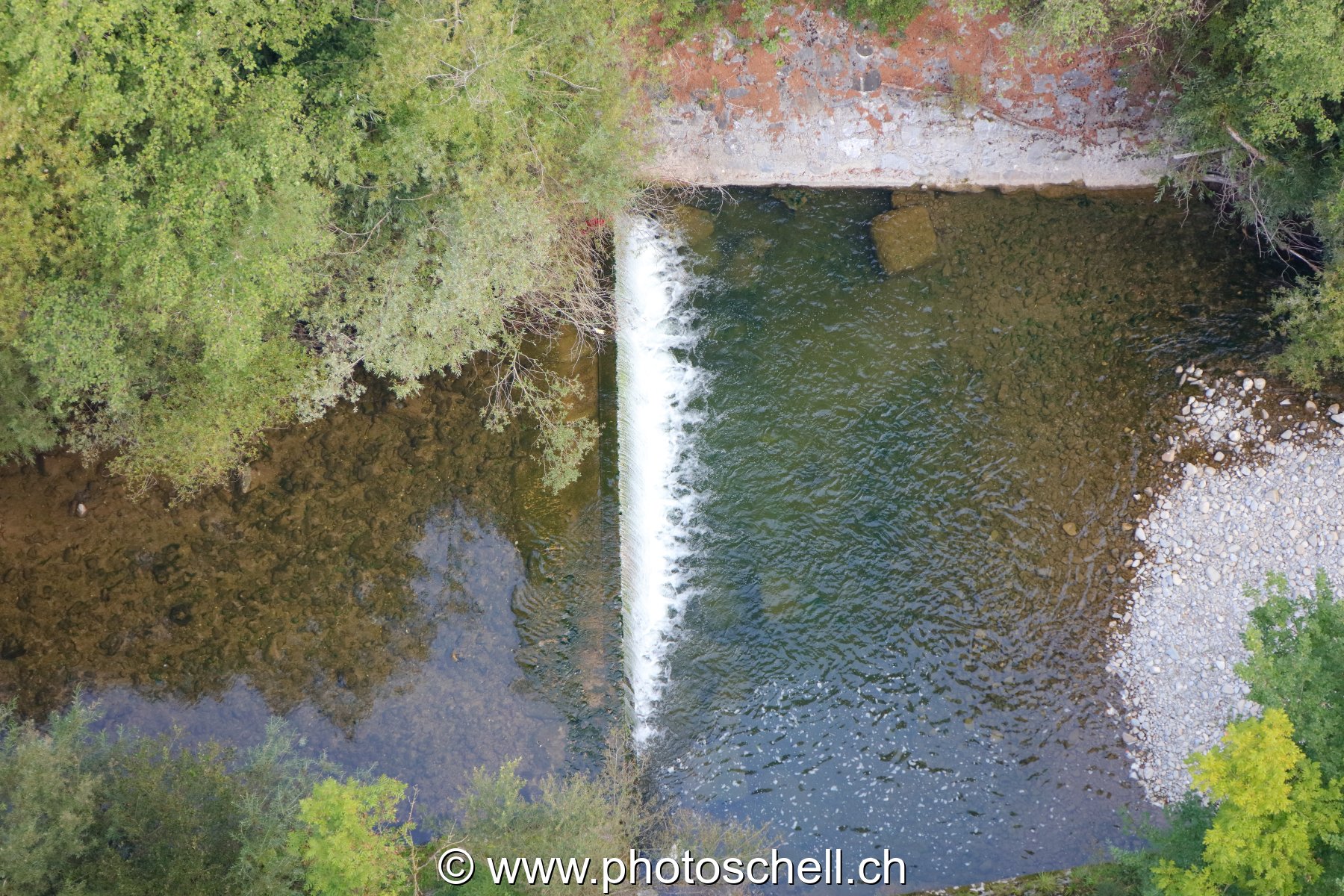 Rivière et cascade vus d'en haut