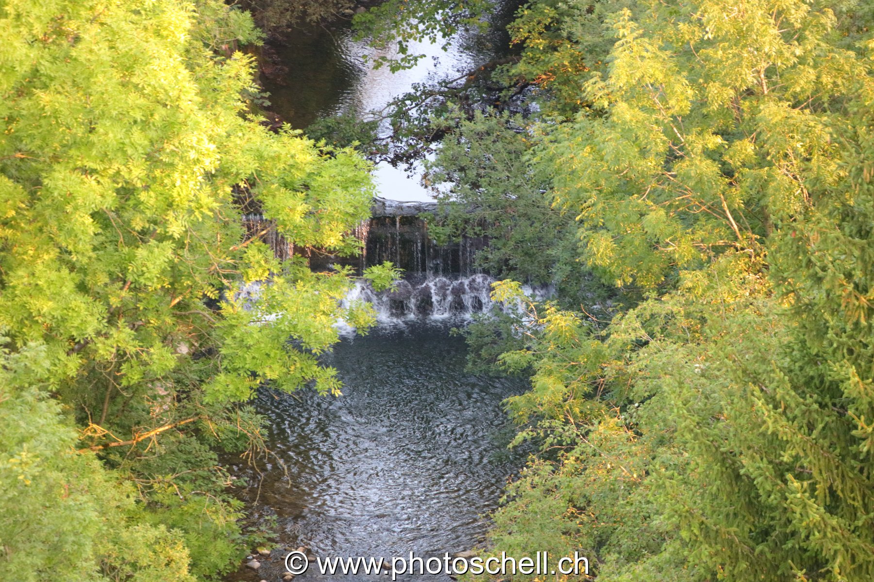 Rivière et cascade vus d'en haut