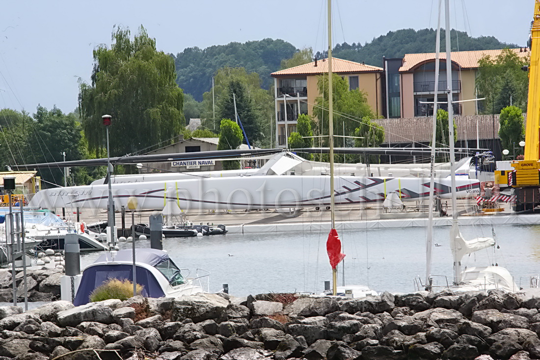 Le catamaran Alinghi au port