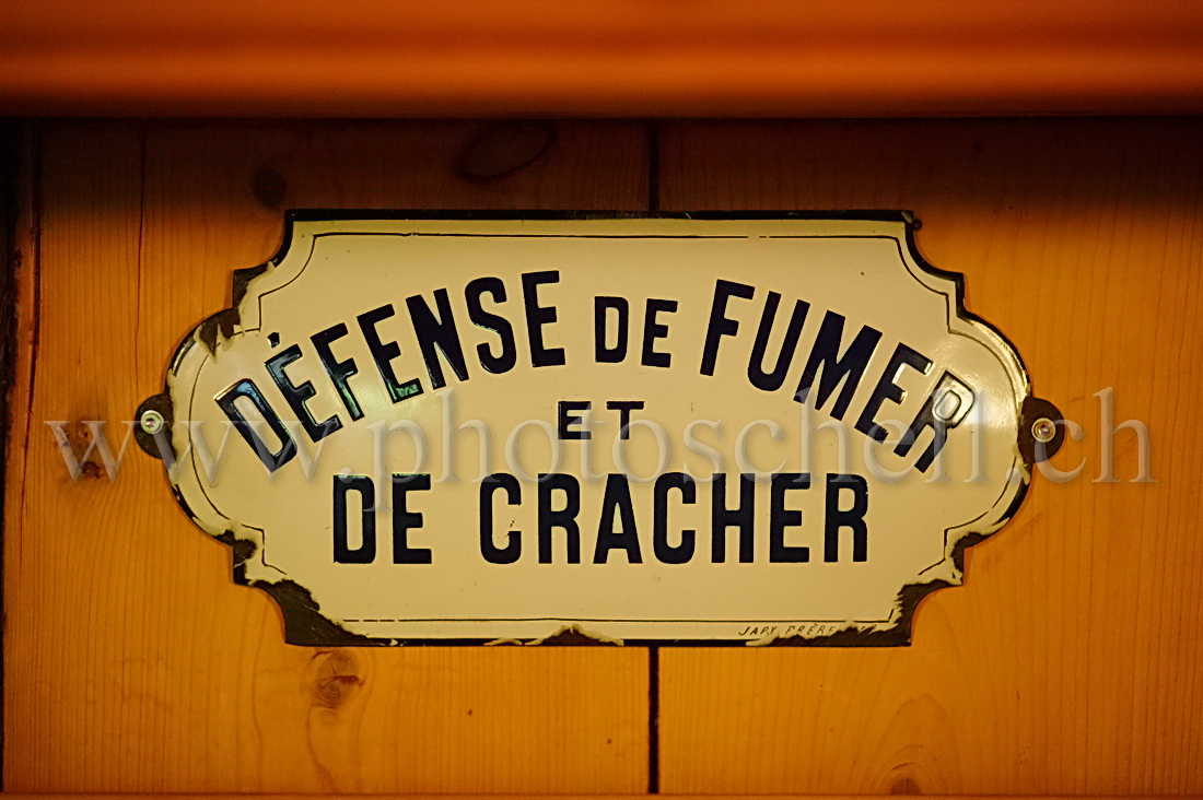 Défense de fumer et de cracher