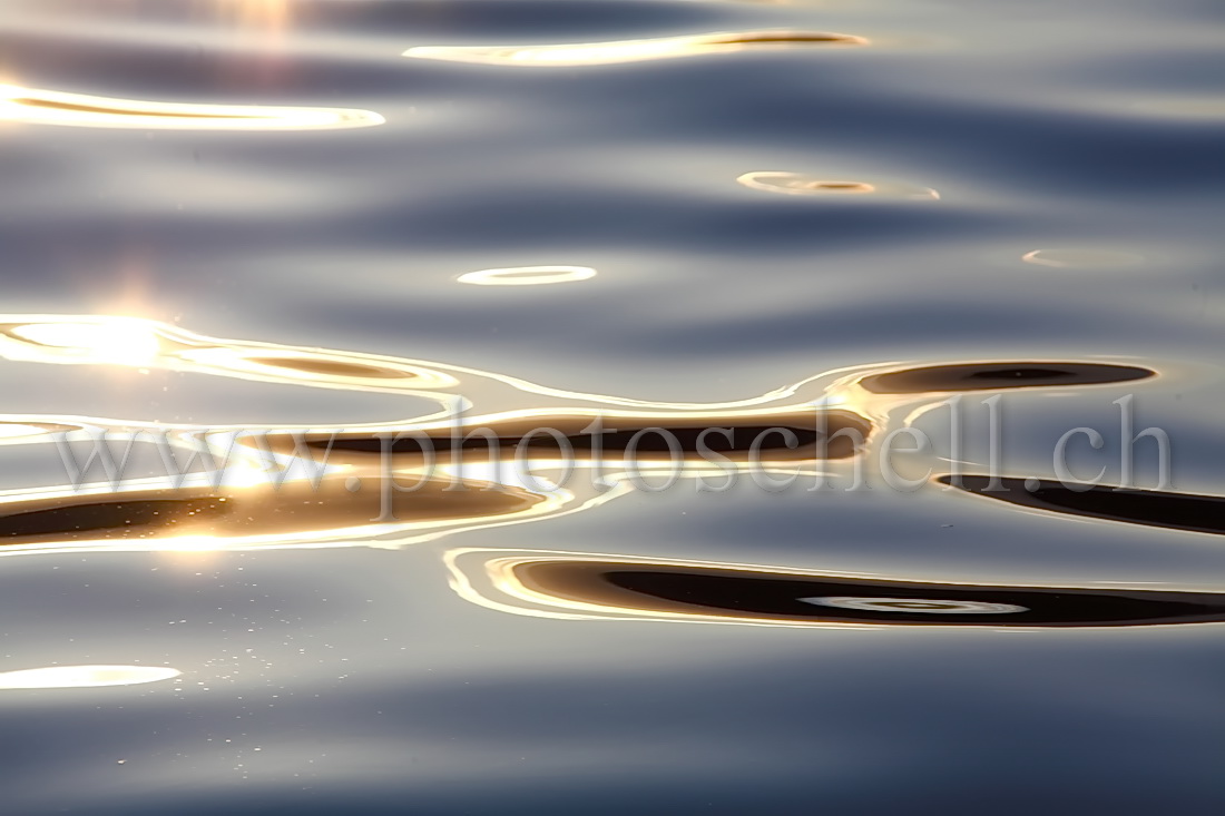 Reflets du soleil dans l\'eau