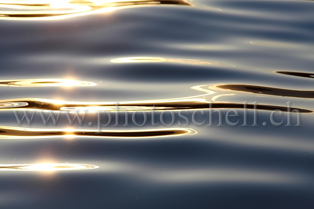 Reflets du soleil dans l'eau