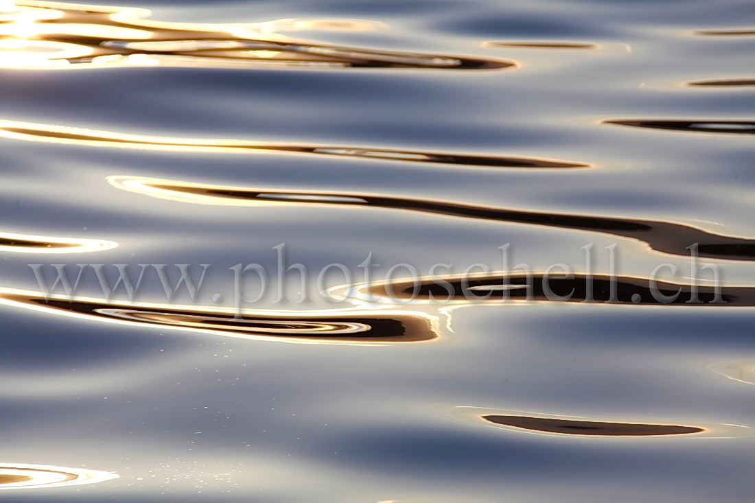 Reflets du soleil dans l'eau