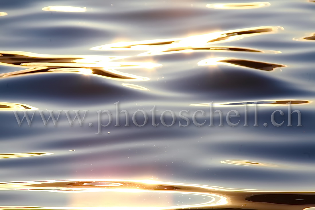 Reflets du soleil dans l'eau