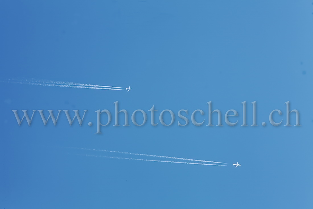 Course d\'avions de ligne dans le ciel