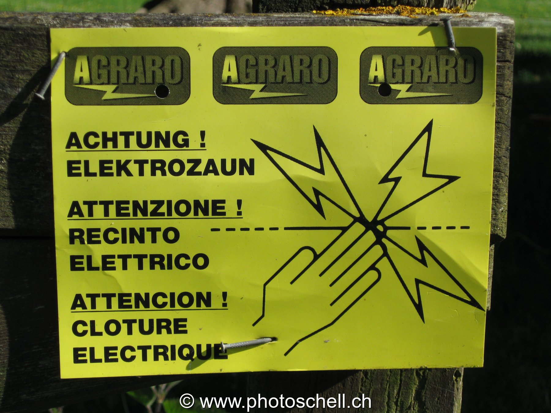 Attention à la cloture