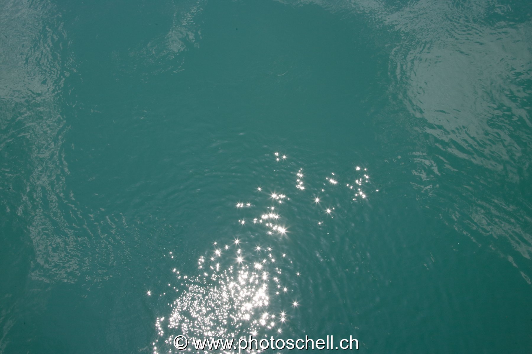 Reflets du soleil sur l'eau