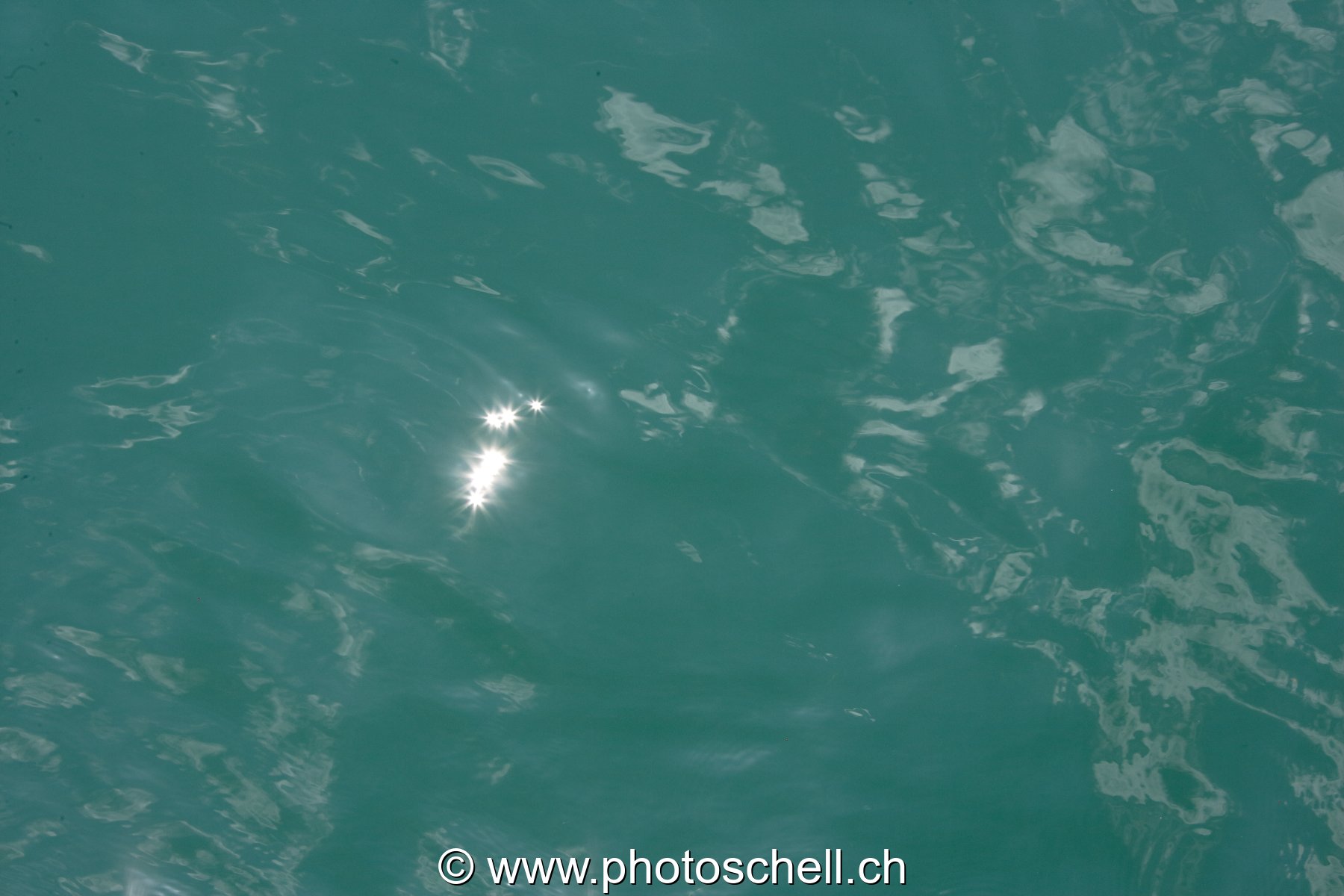 Reflets du soleil sur l'eau
