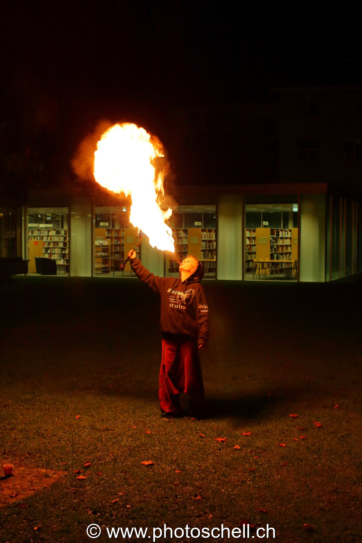 Cracheur de feu la nuit