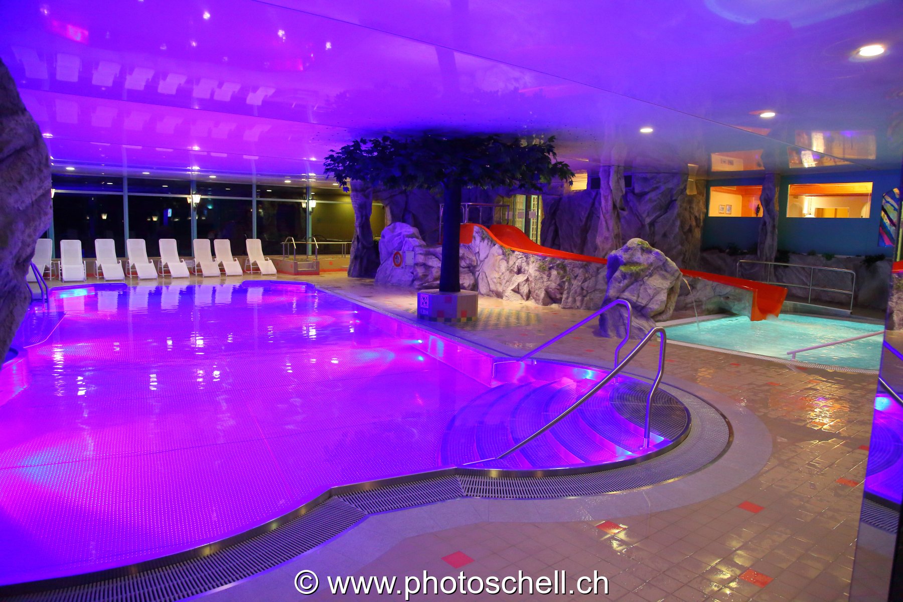 Piscine illuminée