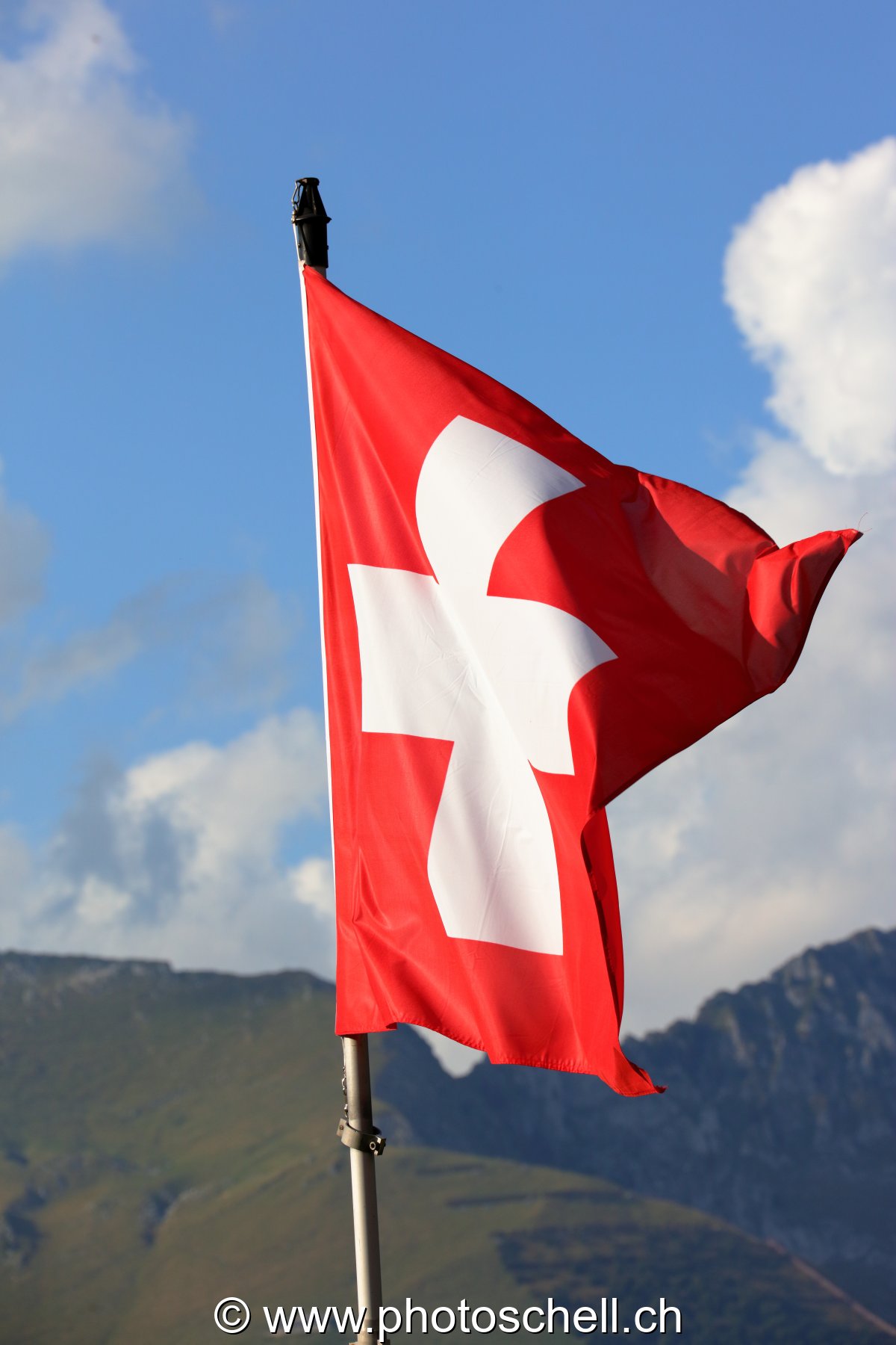 Drapeau suisse dans le vent