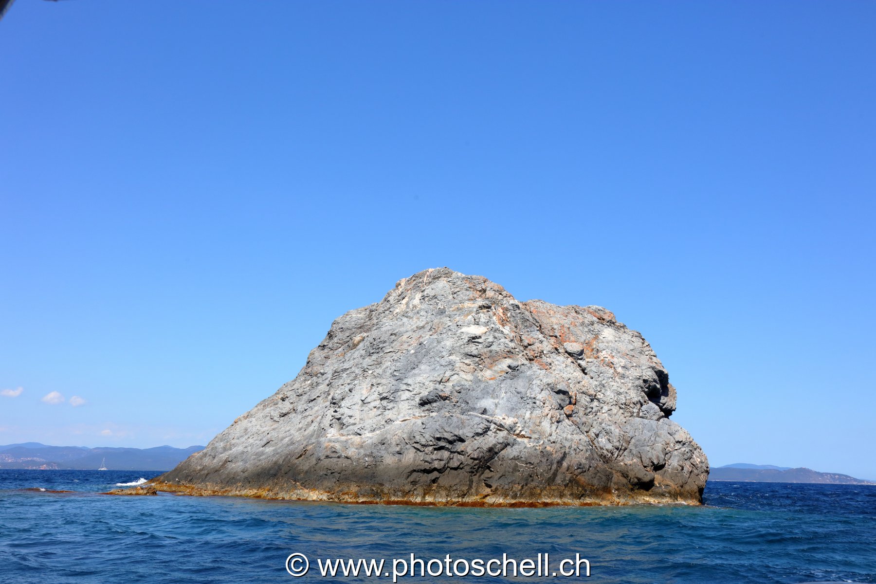Rocher en mer