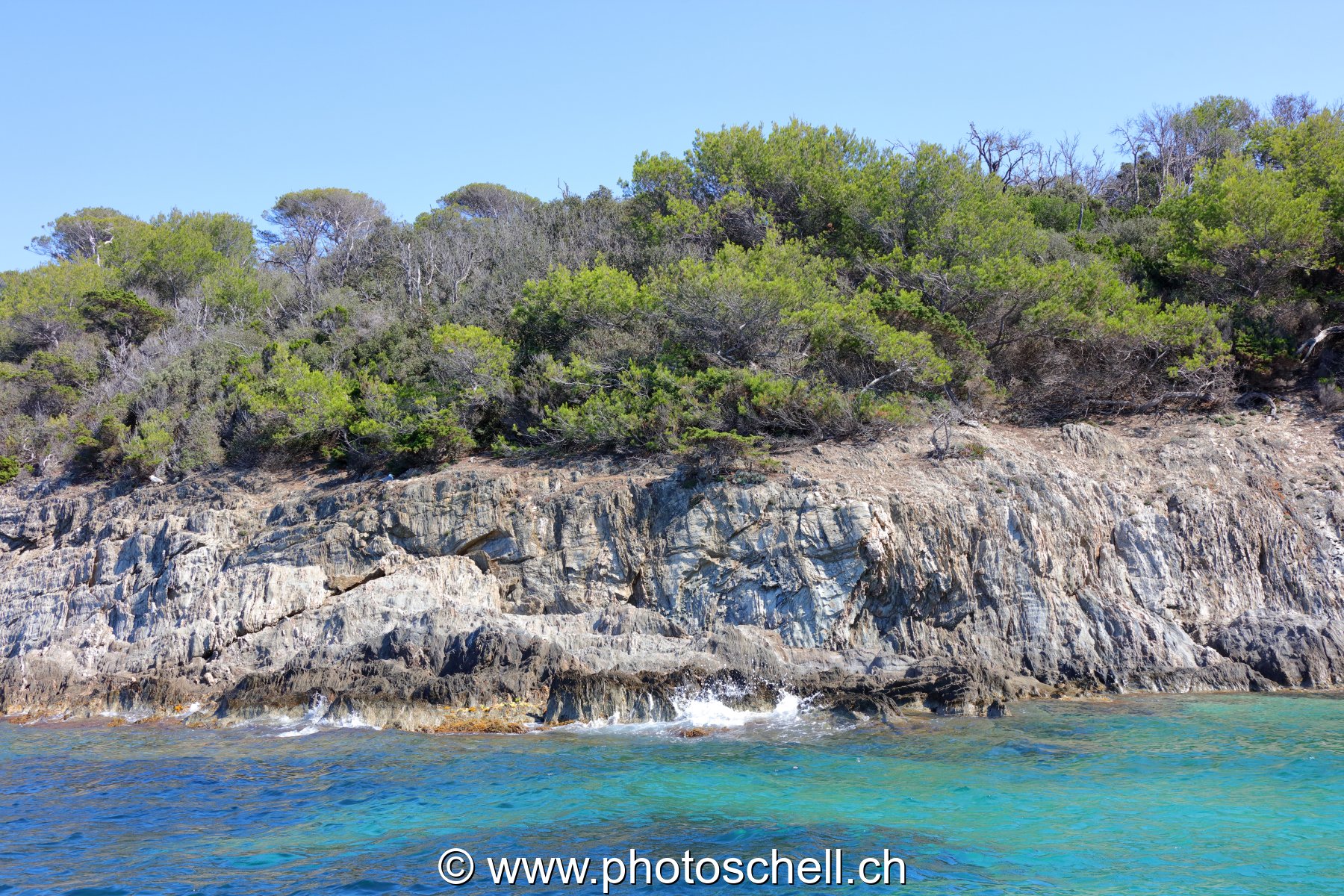 Vagues sur les rochers