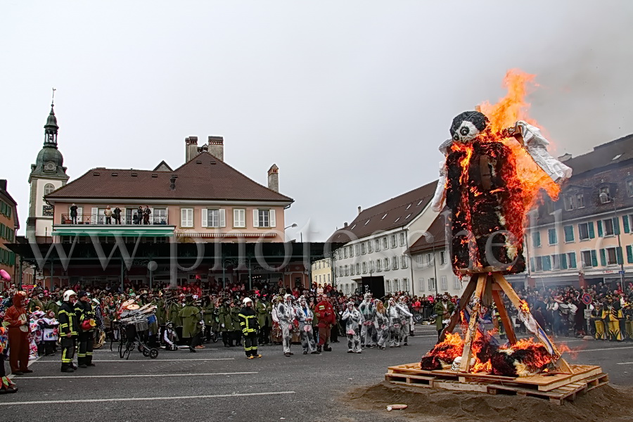 Le bonhomme hiver 2014 brûle