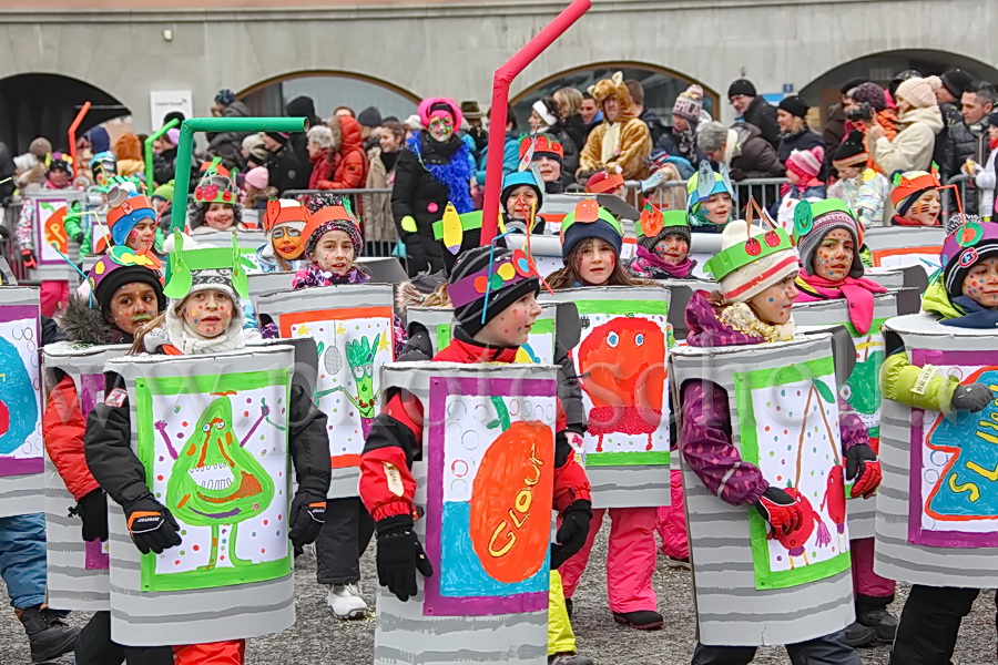 Les enfants au carnaval