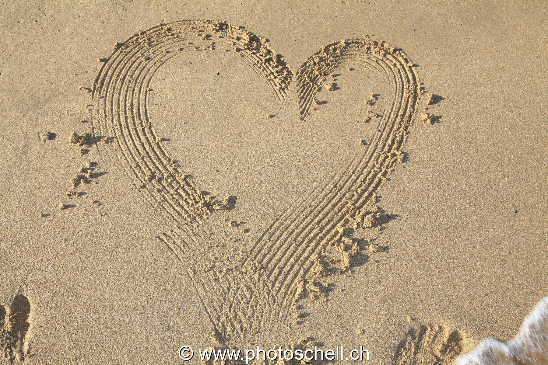 Coeur griffé dans le sable