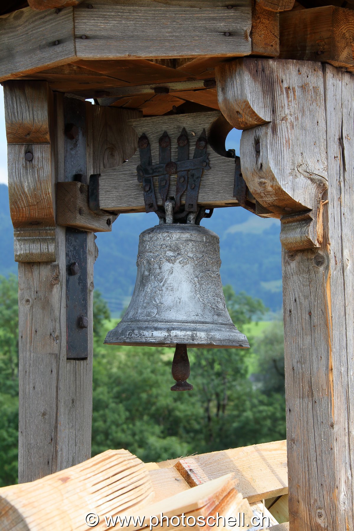 La cloche de la chapelle à la croisée de Marsens