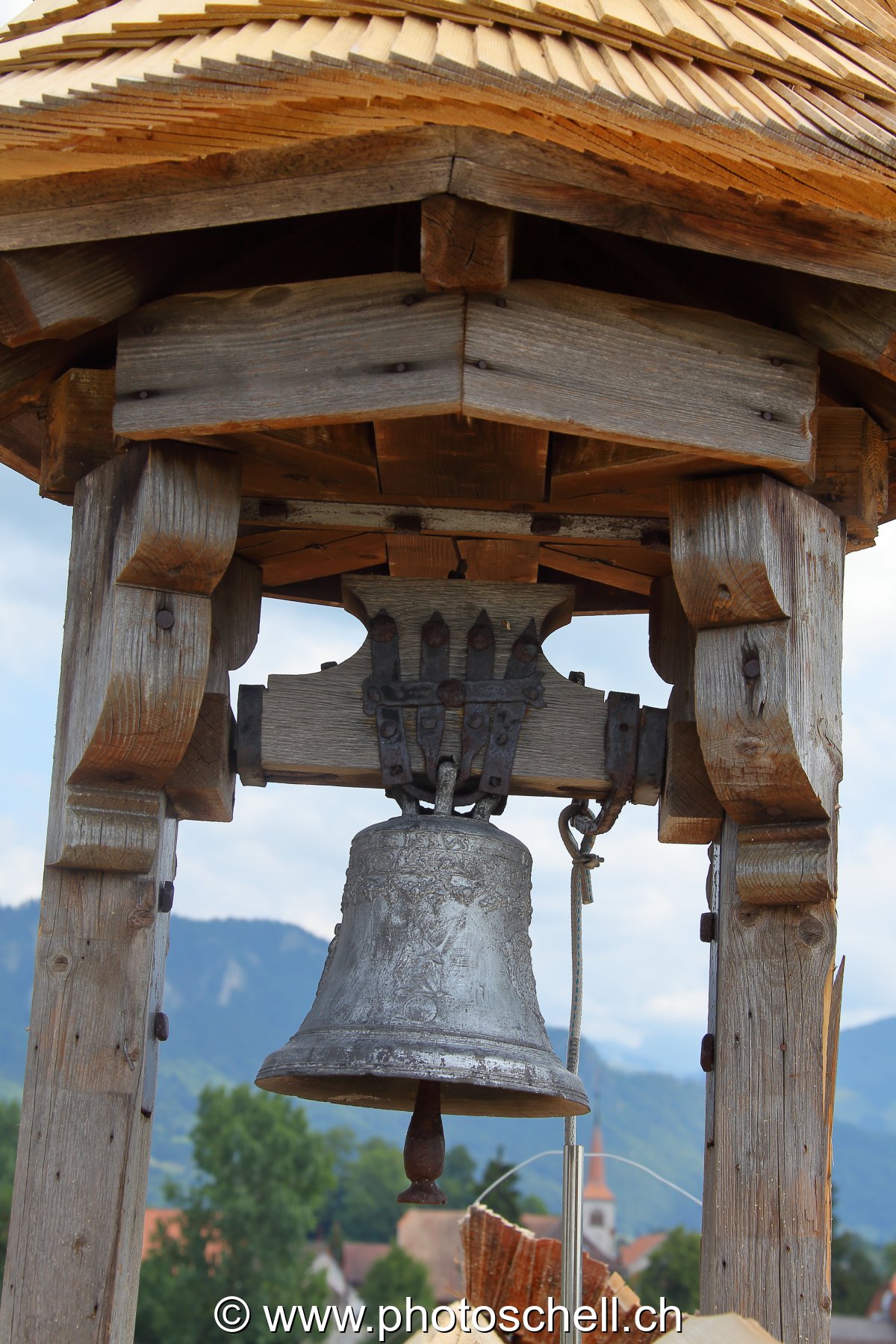 La cloche de la chapelle à la croisée de Marsens