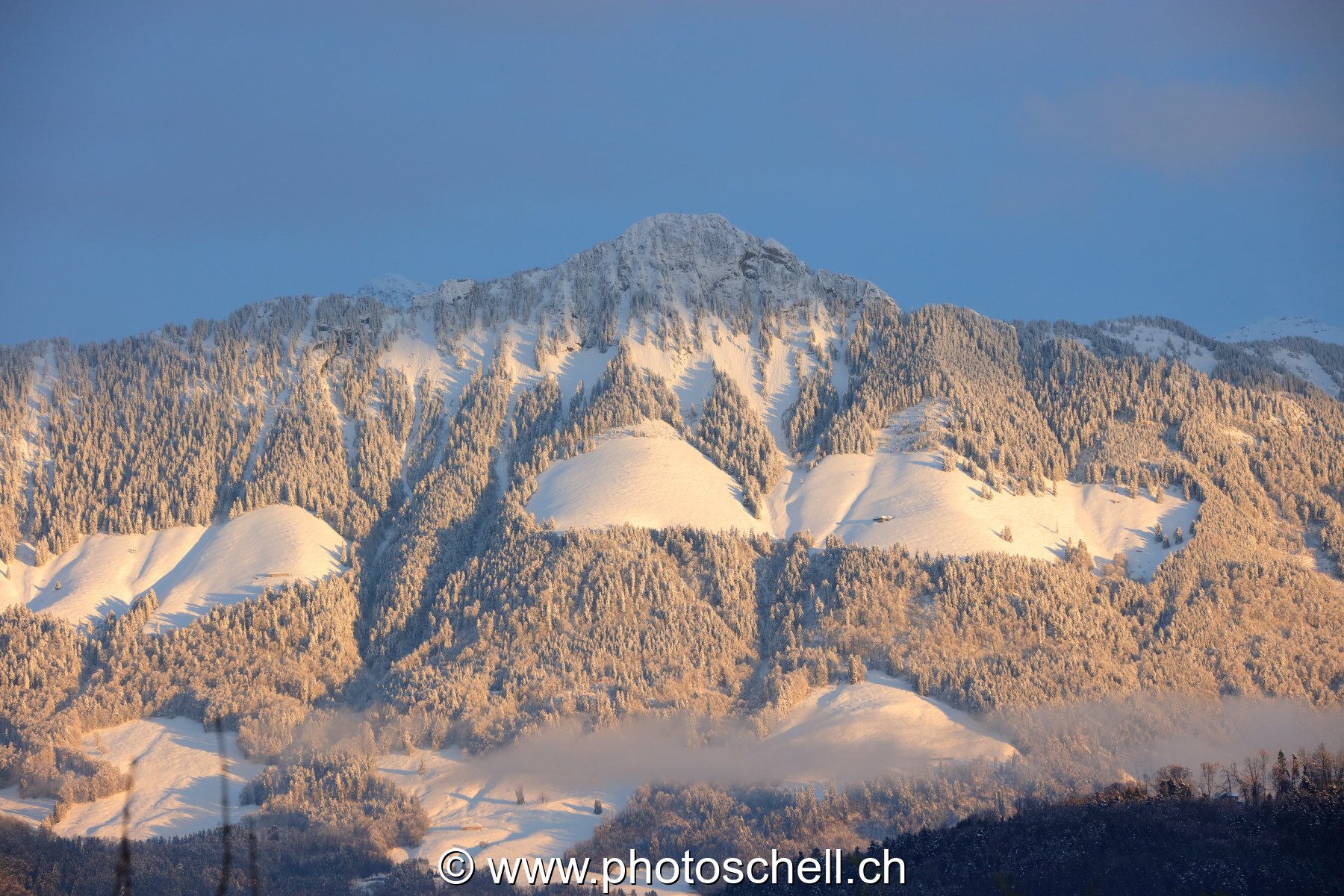 Préalpes enneigées
