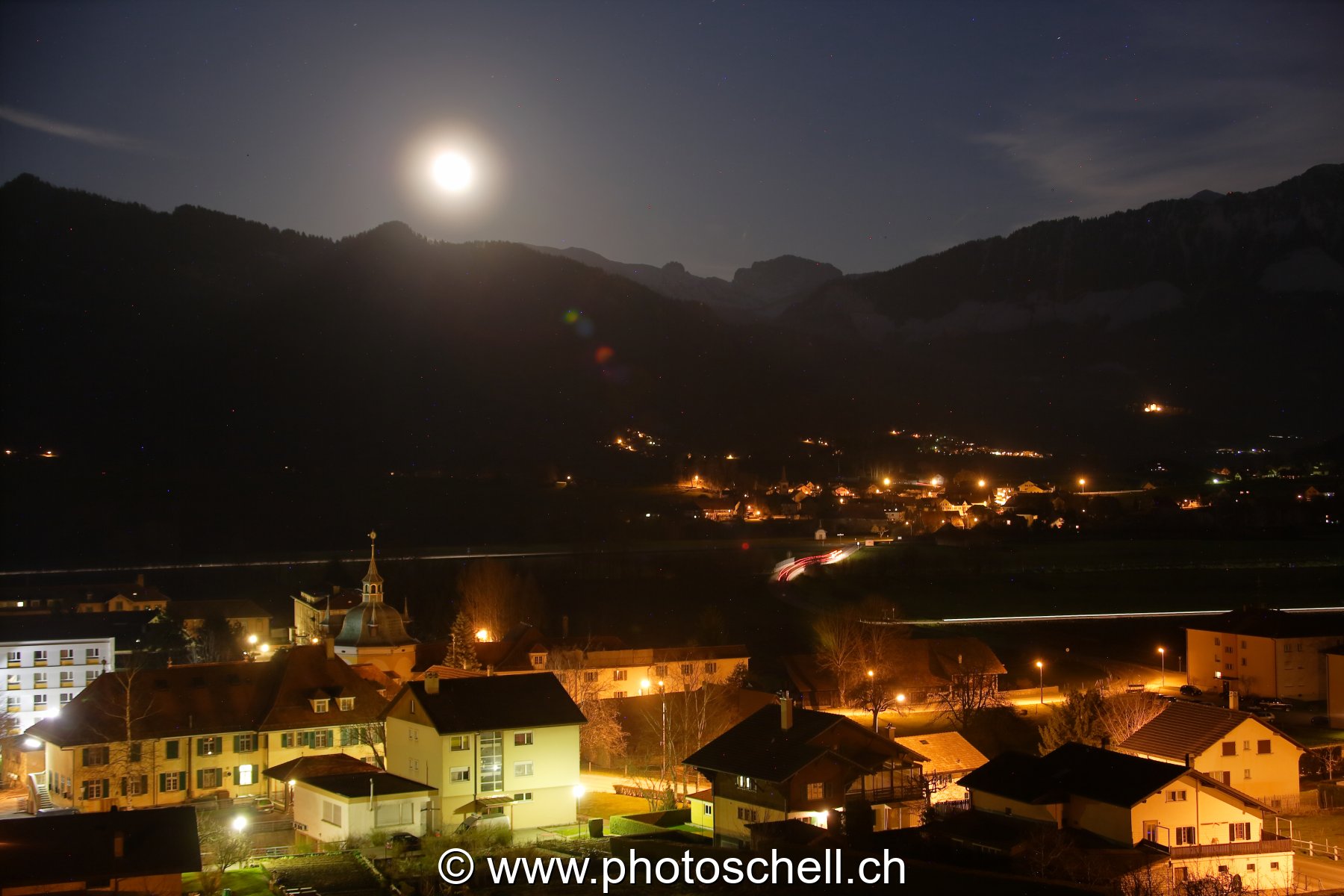 Lever de lune sur Marsens et Echarlens