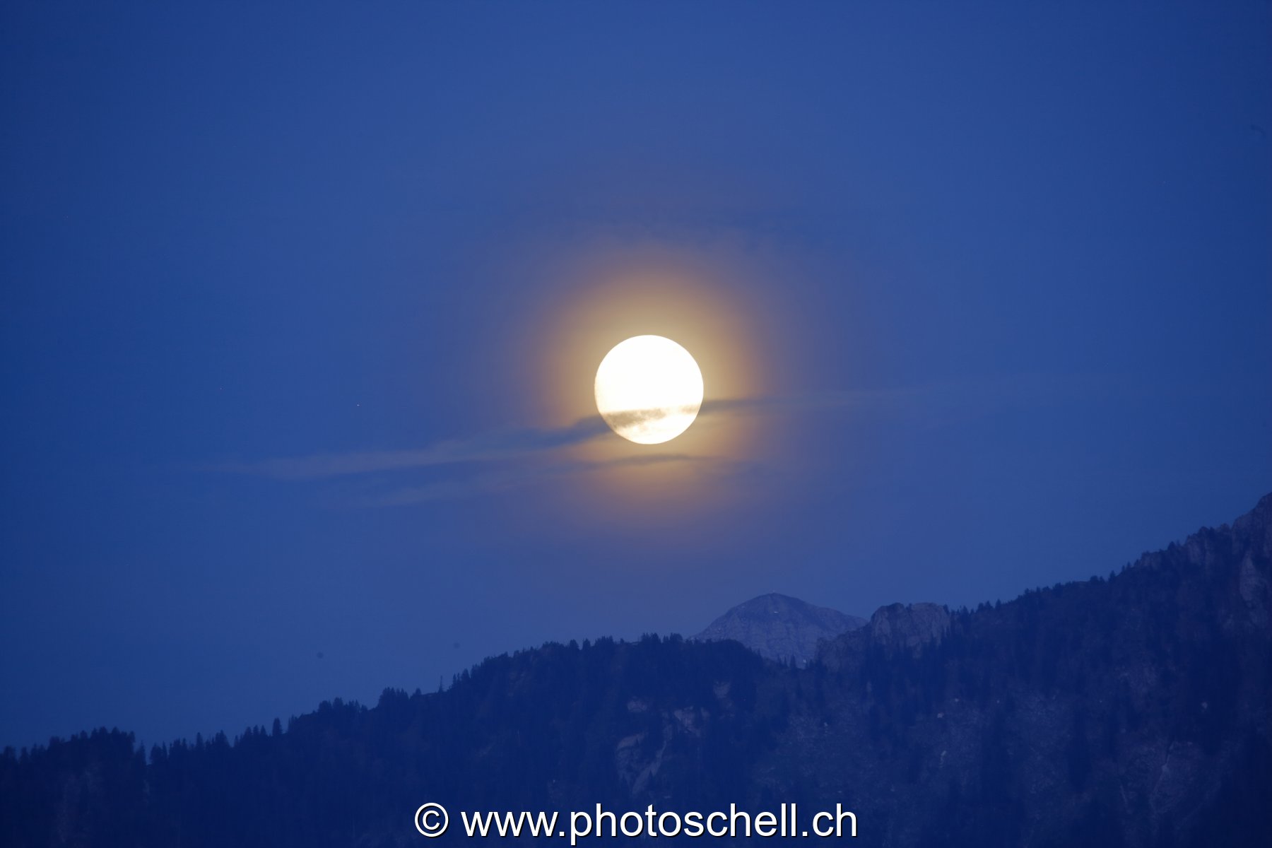 Lever de lune sur la dent de Broc
