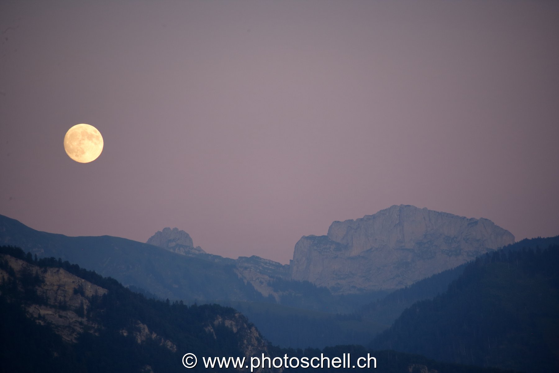 Pleine lune sur la dent de Savigny