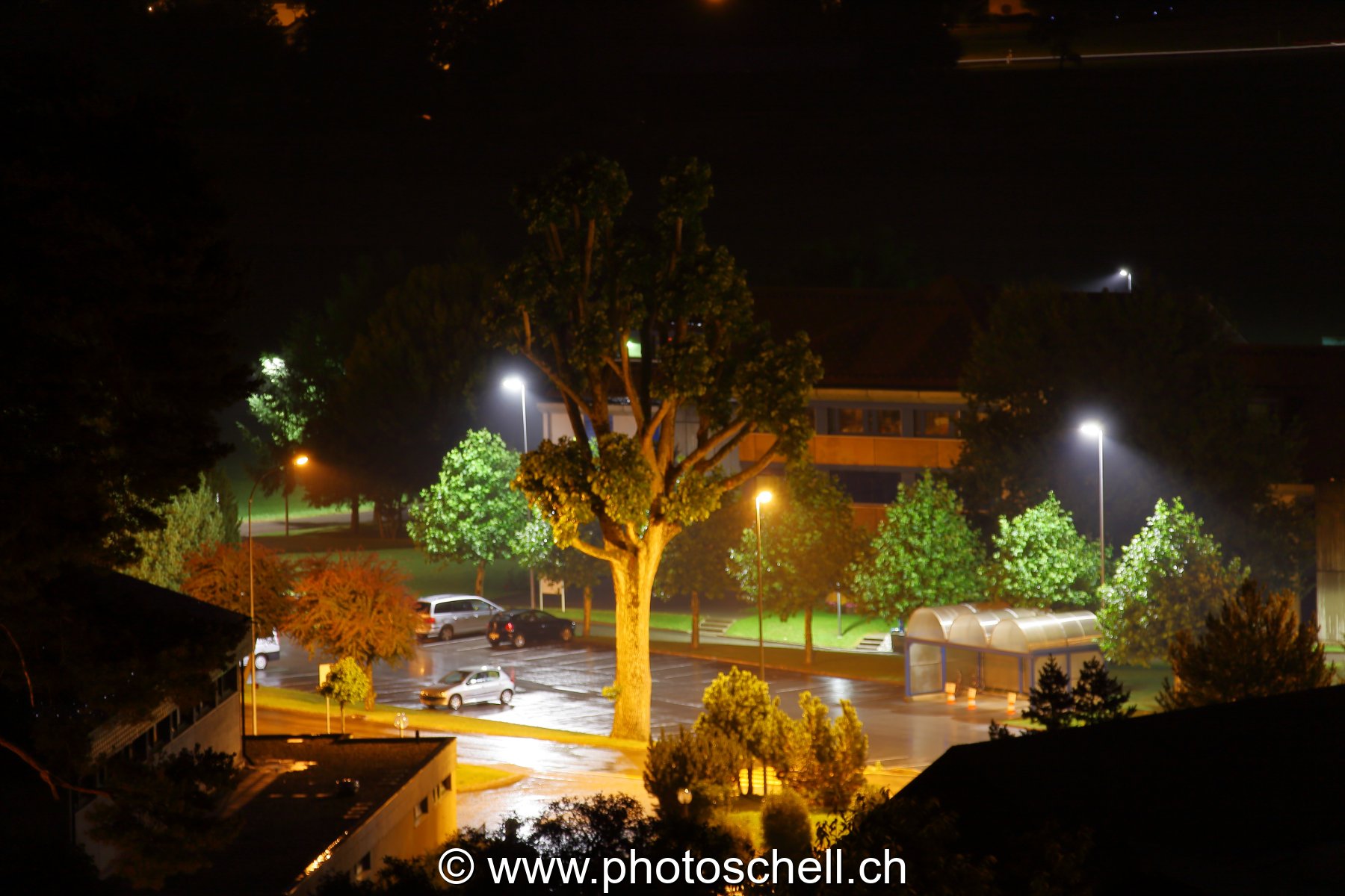 Parking de l'hôpitalde Marsens la nuit