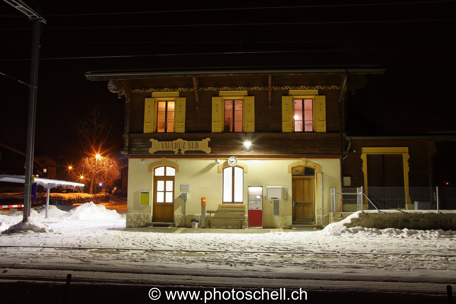 La gare CFF de nuit