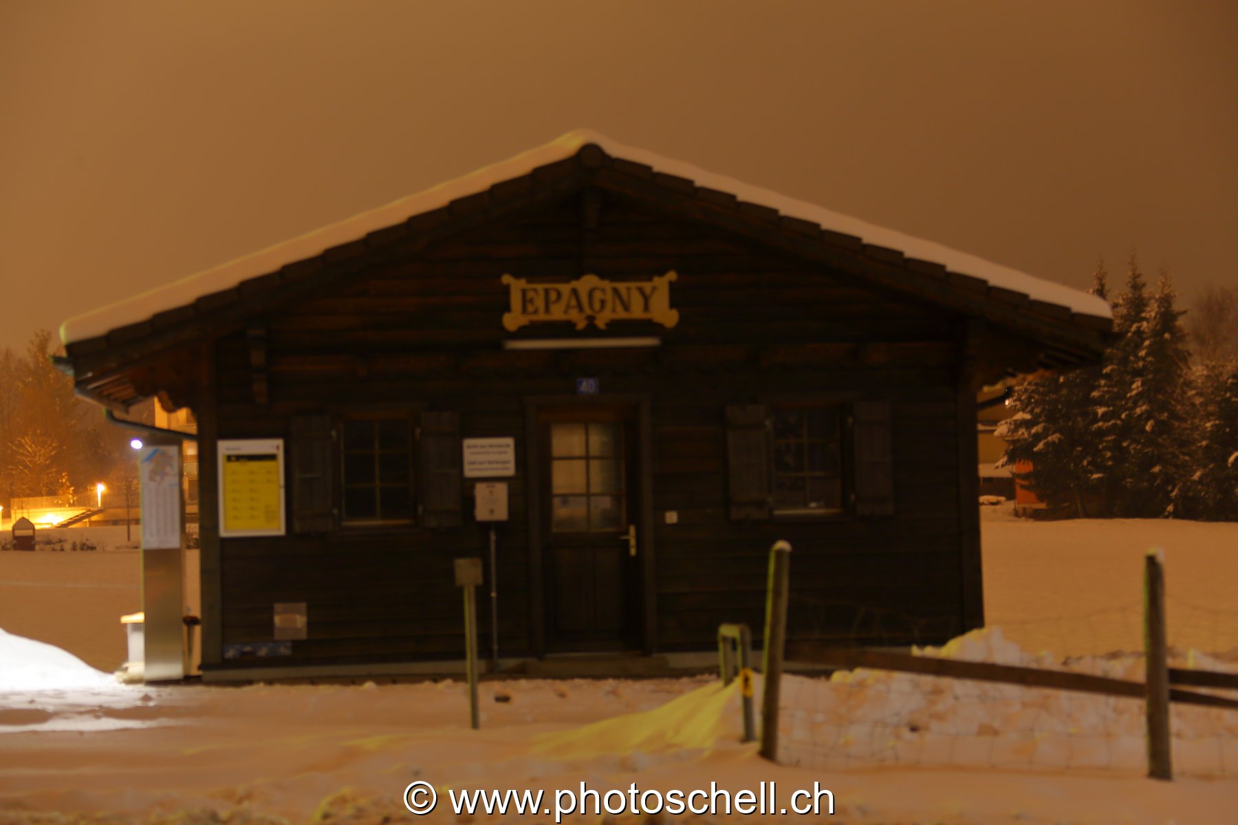 La gare d'Epagny la nuit