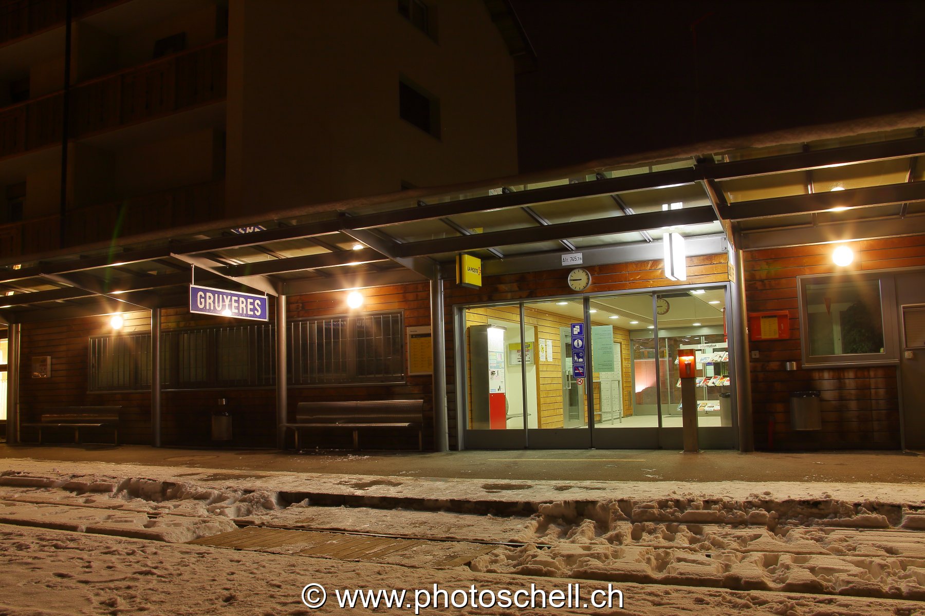 La gare CFF de Gruyères la nuit