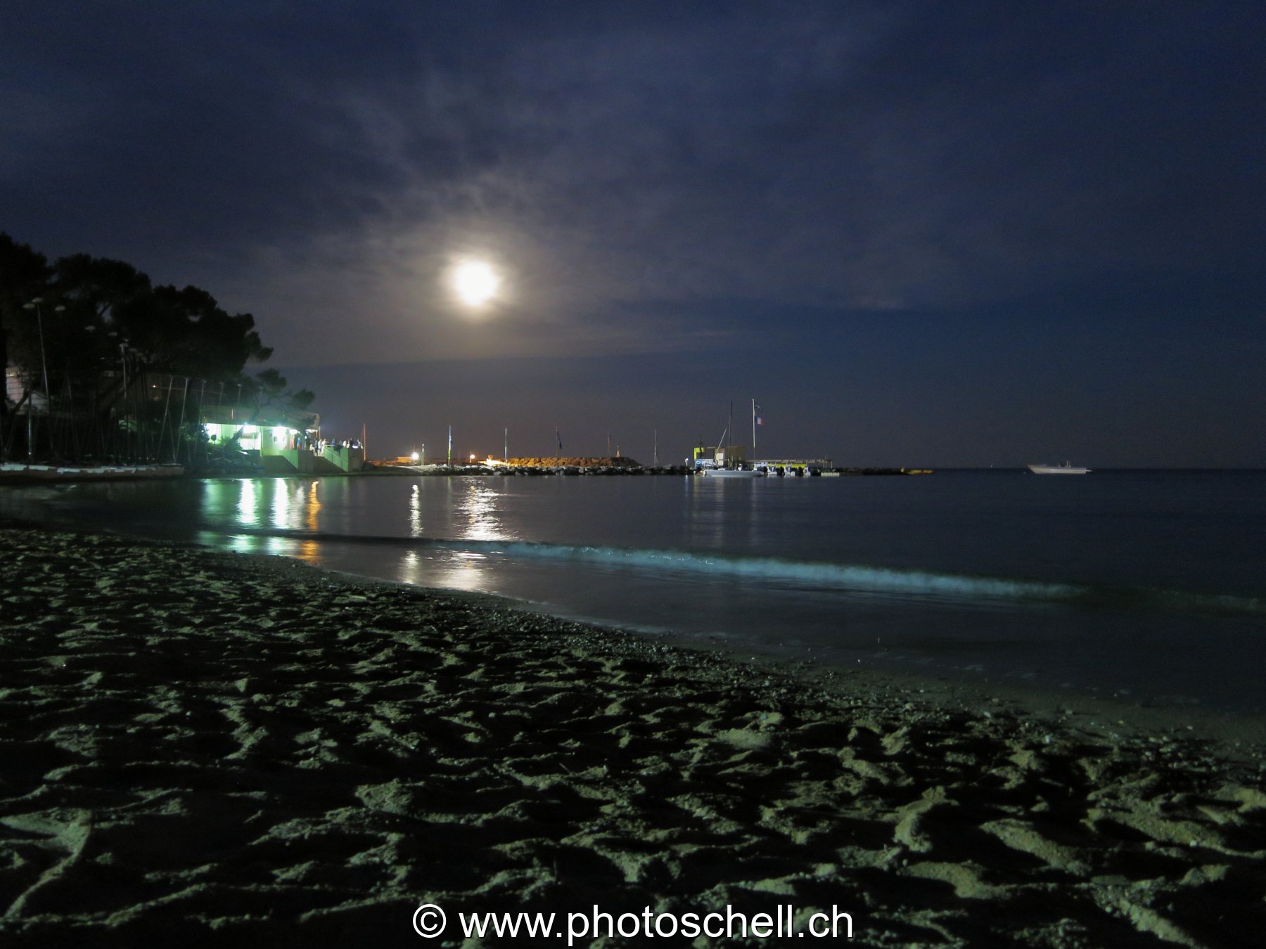 Plage de pleine lune