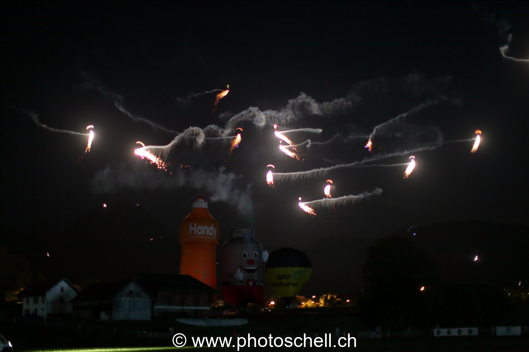 Parapentistes la nuit