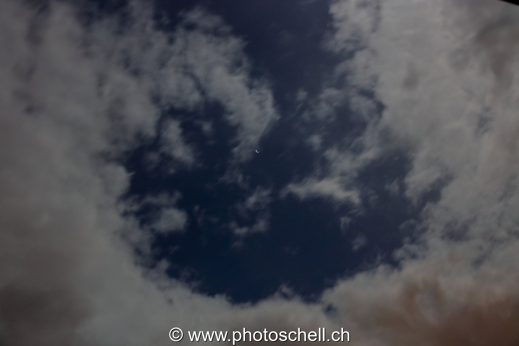 Ciel bleu grâce à la pleine lune