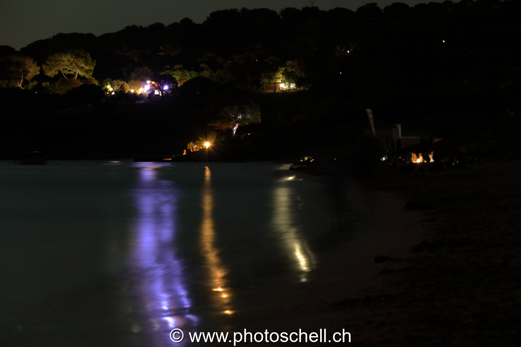 Reflets nocturnes sur la mer